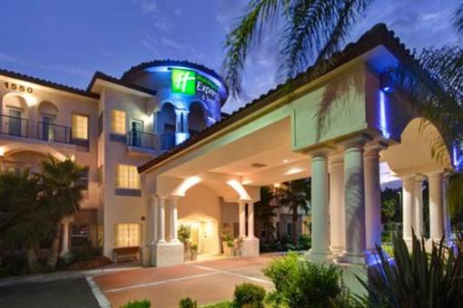фото отеля Holiday Inn Express Hotel & Suites Corona