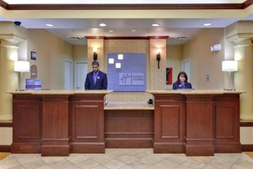 фото отеля Holiday Inn Express Hotel & Suites Corona