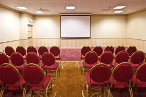 фото отеля Holiday Inn & Suites near Busch Gardens - USF