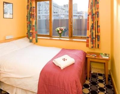 фото отеля Barnacles Quay Street House Hostel Galway
