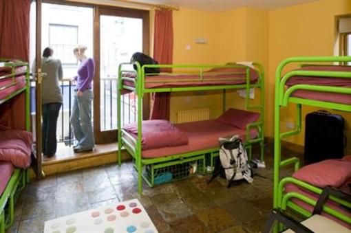фото отеля Barnacles Quay Street House Hostel Galway