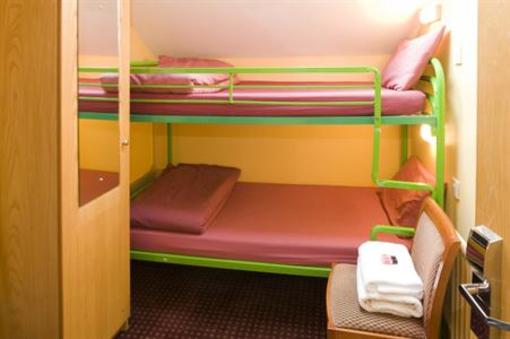 фото отеля Barnacles Quay Street House Hostel Galway