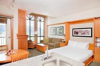 фото отеля Pan Pacific Whistler Mountainside