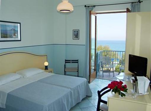 фото отеля Hotel Tourist Cefalu