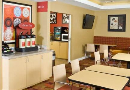 фото отеля TownePlace Suites Gilford