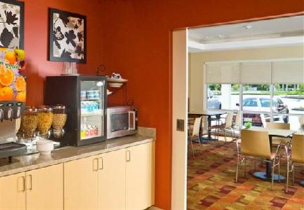 фото отеля TownePlace Suites Gilford