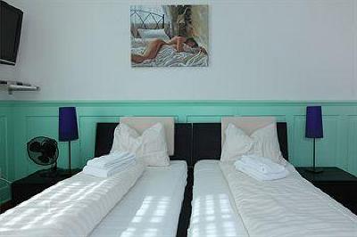 фото отеля Guesthouse Weststrasse Zurich