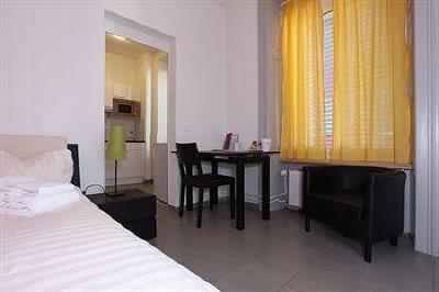 фото отеля Guesthouse Weststrasse Zurich