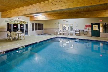 фото отеля Country Inn & Suites Iron Mountain