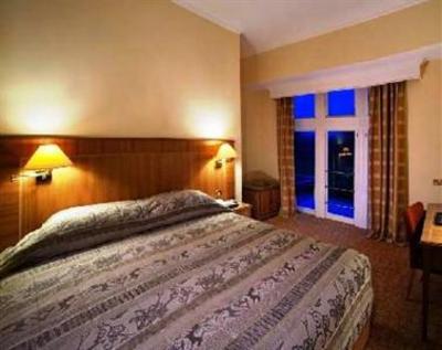 фото отеля Macdonald Savill Court Hotel Egham