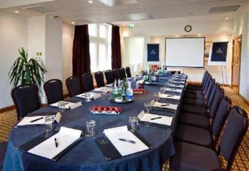 фото отеля Macdonald Savill Court Hotel Egham