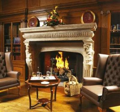 фото отеля Macdonald Savill Court Hotel Egham