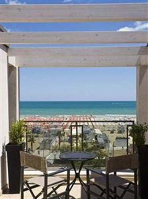 фото отеля Ferretti Beach Hotel