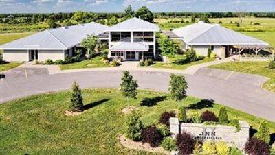 фото отеля Huff Estates Inn & Winery Bloomfield (Canada)