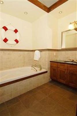 фото отеля Huff Estates Inn & Winery Bloomfield (Canada)
