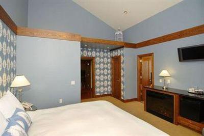 фото отеля Huff Estates Inn & Winery Bloomfield (Canada)