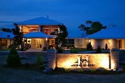 фото отеля Huff Estates Inn & Winery Bloomfield (Canada)