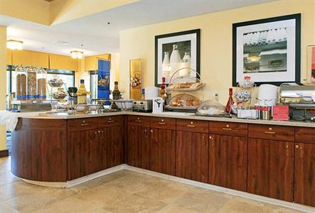 фото отеля Hampton Inn Rochester North