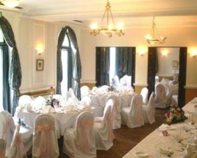 фото отеля Llansantffraed Court Hotel Abergavenny