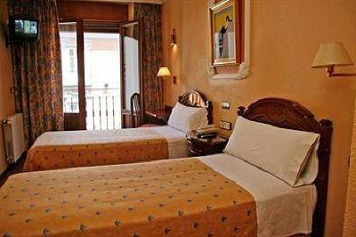 фото отеля Hostal Victoria III