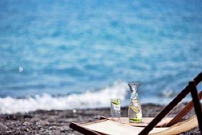фото отеля Alesahne Beach Hotel Kamari
