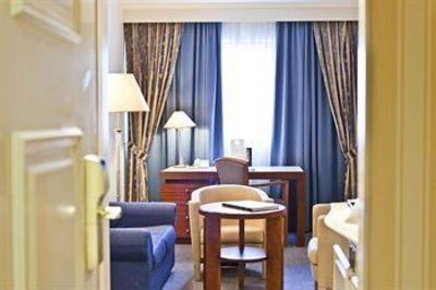 фото отеля Le Chatelain Hotel