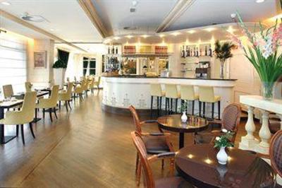 фото отеля Le Chatelain Hotel