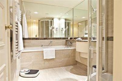 фото отеля Le Chatelain Hotel