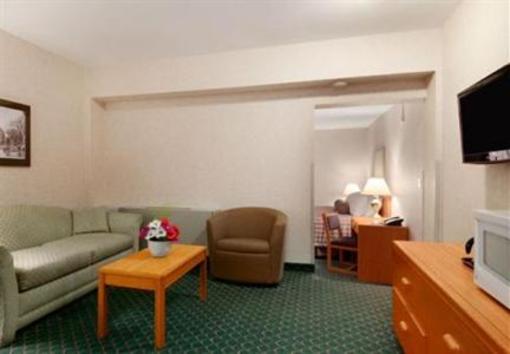 фото отеля Travelodge Winnipeg East