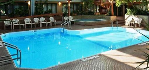 фото отеля Travelodge Winnipeg East