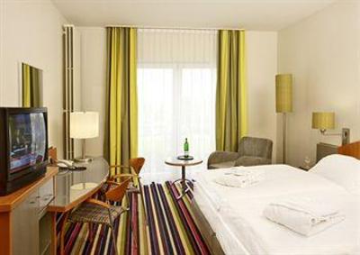 фото отеля Ramada Huerth-Koeln
