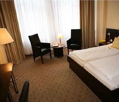 фото отеля Hotel Lindenhof Dusseldorf