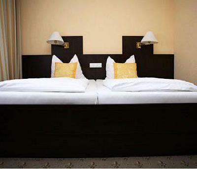 фото отеля Hotel Lindenhof Dusseldorf