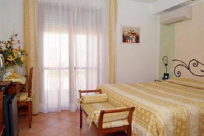 фото отеля Lola Piccolo Hotel