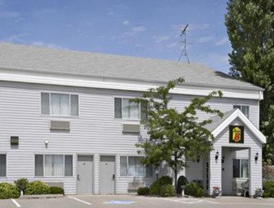 фото отеля Super 8 Williamsburg-Amana Colonies Area