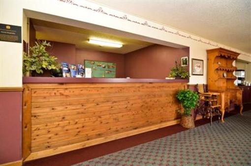 фото отеля Super 8 Williamsburg-Amana Colonies Area