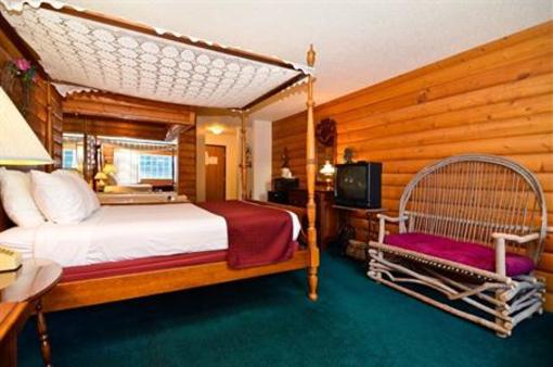 фото отеля Super 8 Williamsburg-Amana Colonies Area