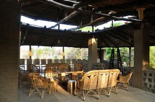 фото отеля Bandhavgarh Meadows