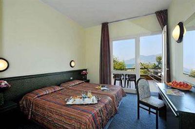 фото отеля Internazionale Hotel Torri del Benaco