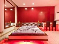 Snob Motel