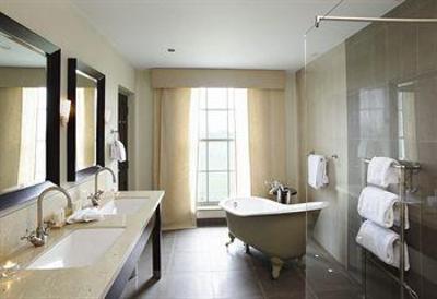 фото отеля De Vere University Arms Hotel