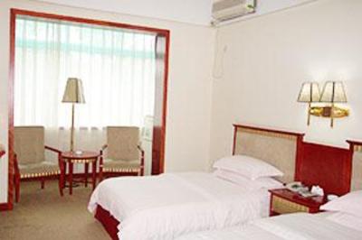 фото отеля Yibin Jianzhong Hotel