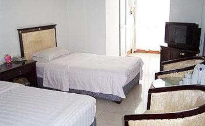 фото отеля Yibin Jianzhong Hotel