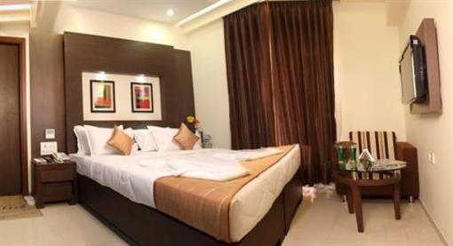 фото отеля Pristine Residency Hotel