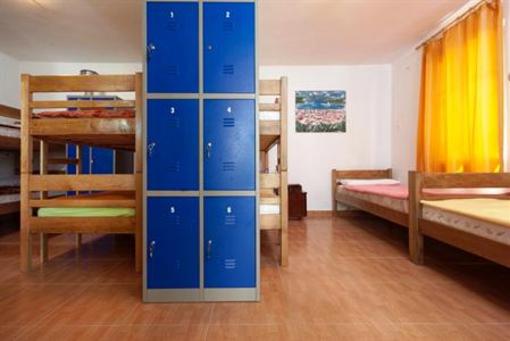 фото отеля Hostel Makarska