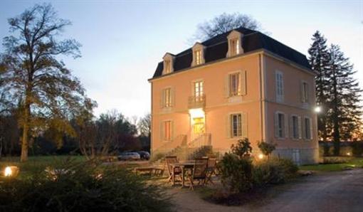 фото отеля Auberge Cote Riviere Hotel Is-sur-Tille