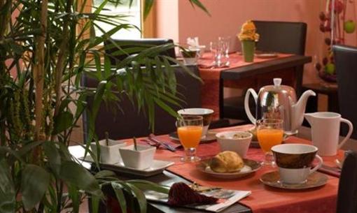 фото отеля Auberge Cote Riviere Hotel Is-sur-Tille