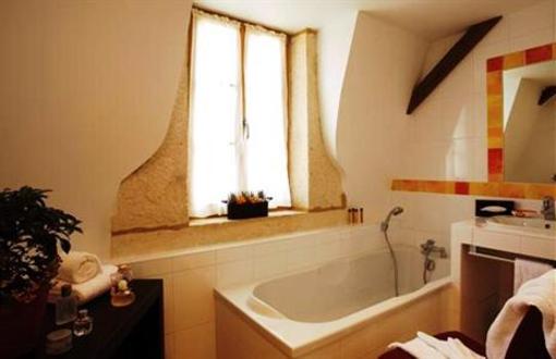 фото отеля Auberge Cote Riviere Hotel Is-sur-Tille