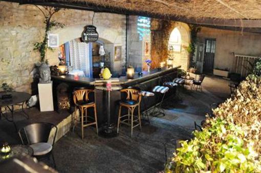 фото отеля Hotel Restaurant L'Arceau Saint-Hilaire-d'Ozilhan