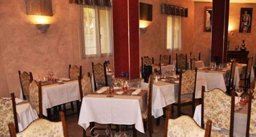 фото отеля Hotel Restaurant L'Arceau Saint-Hilaire-d'Ozilhan